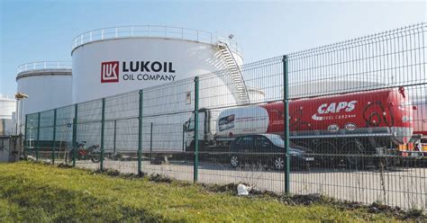 Stop al greggio russo a rischio i mille posti della Lukoil la più