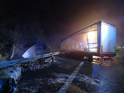 Spalone Cia O Le A O Na Drodze Koszmarny Wypadek Na Autostradzie A W