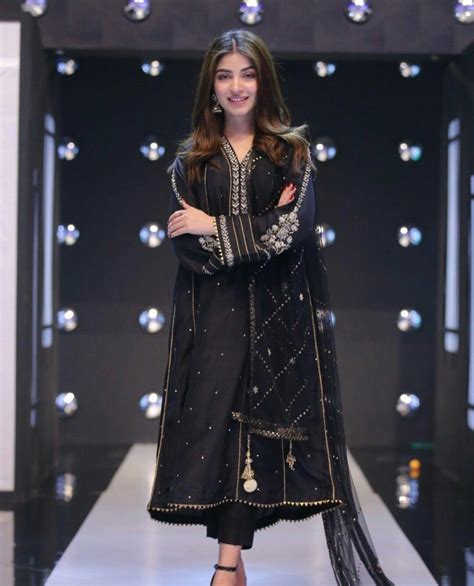 Kinza Hashmi Stylish Black Dress Sleeves Designs For Dresses