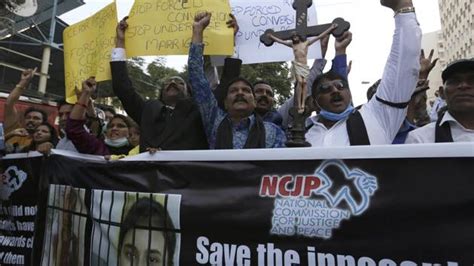 Pak Parliamentary Panel Orders Fresh Probe Into Minor Christian Girls