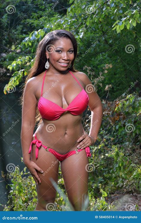 Estate Donna Di Colore Sexy In Bikini Fotografia Stock Immagine Di Felice Acqua 58405014