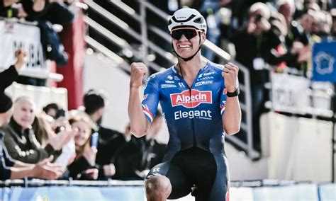 PARIS ROUBAIX 2023 VAN DER POEL VAINQUEUR EN SOLITAIRE ET PAR KO