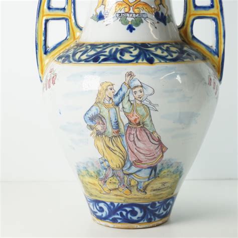 HENRIOT QUIMPER Paire de vases de forme balustre faïence émaillée