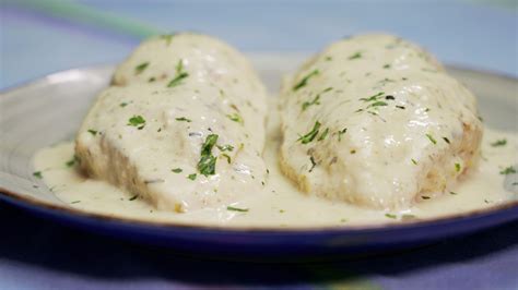 Pechugas De Pollo En Salsa De Cebolla Y Nata