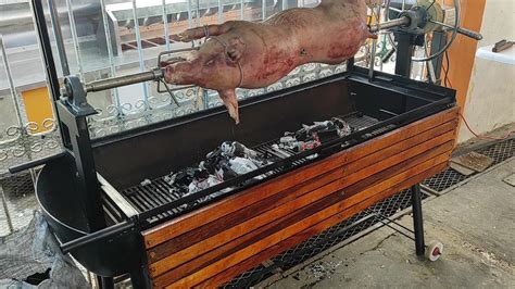 Puerco Asado En Puya Estilo Cubano Asador De Carbon Automatico Con