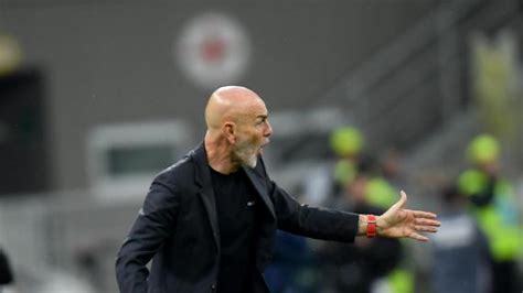 Primo Giorno Di Ritiro Per Il Milan Pioli Ringrazia Maldini E Massara