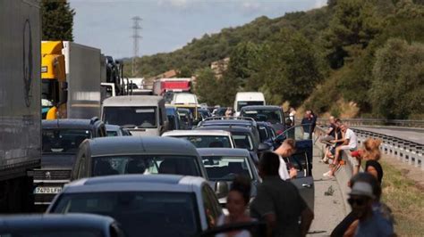 Deu quilòmetres de retencions a l AP 7 a Amposta per un vehicle avariat