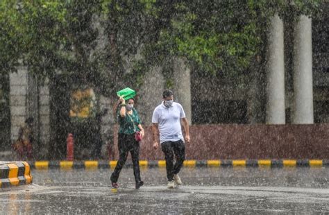 Rain Lashes Parts Of Delhi Ncr On Sunday Air Quality Remains ‘very Poor See Pics India Today