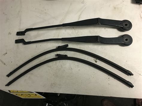 Ford Focus Wiper Arms Pair Front 2011 18 Plate Ebay