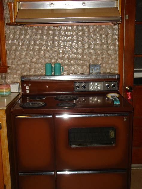 208 Pictures Of Vintage Stoves Refrigerators And Large Appliances Retro Renovation Vintage