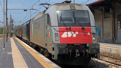 Un Sabato Di Treni In Transito Arrivo E Partenza Alla Stazione Di