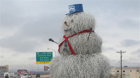 Desert Frosty Albuquerques Giant Tumbleweed Snowman Greets Drivers