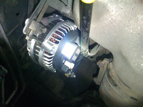 Поздневечерняя околополевая замена генератора — Hyundai Accent (2G), 1 ...