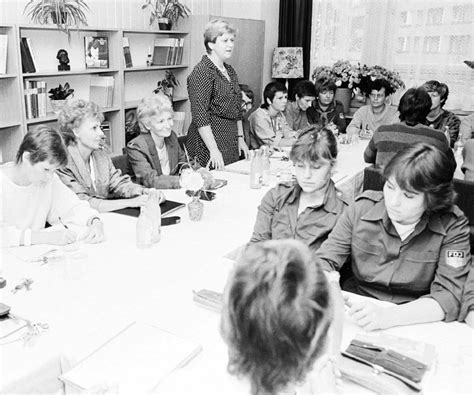 Ddr Fotoarchiv Berlin Margot Honecker In Der Scholochow Os