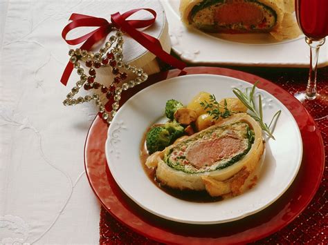 Kalbsfilet in Blätterteighülle mit Kartoffeln und Brokkoli Rezept EAT