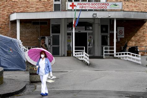 Covid Calo Contagi Ma Con Appena Mila Tamponi Notizie