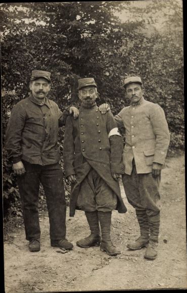 Foto Ansichtskarte Postkarte Franz Sische Soldaten In Uniform