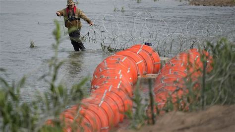 Ordenan a Texas retirar muro flotante de boyas en río Bravo SRE