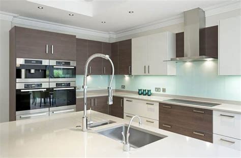 Glass Kitchen Countertops (Design Guide)