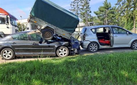 Kraksa Pod Siedlcami Przyczepa Wyl Dowa A Na Masce Osob Wki