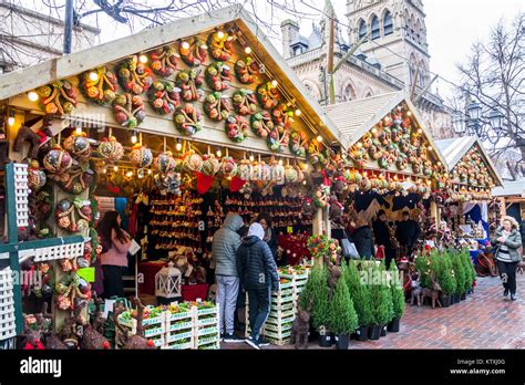 Chester christmas market hi-res stock photography and images - Alamy