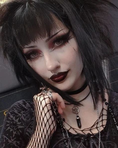 How To Do Dark Enchanting Goth Makeup Looks You Need To Try