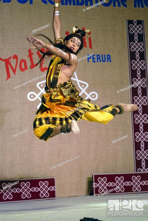 Shiva tandava dance in Bharatanatyam, classical dance of Tamil Nadu ...