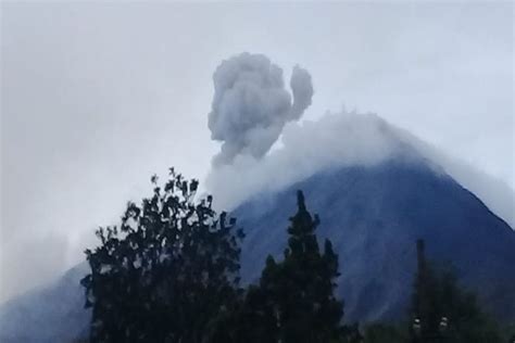 Foto Fakta Erupsi Gunung Karangetang Aliran Lava Ke Sungai