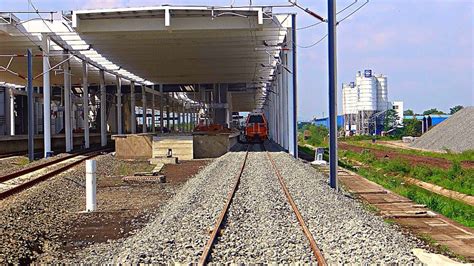 Progres Pemasangan Rel Di Jalur Stasiun Kereta Cepat Tegalluar