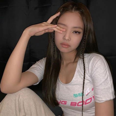 jennie pics on Twitter shes so hot and she knows it Rosé And