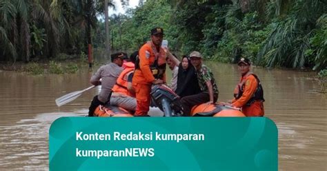 Aksi Polisi Di Aceh Tamiang Bantu Evakuasi Pasien Kritis Di Tengah