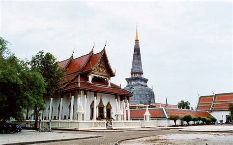 Ratchadamnoen Road Wat Phra Mahathat Woramahawihan Nakhon Flickr