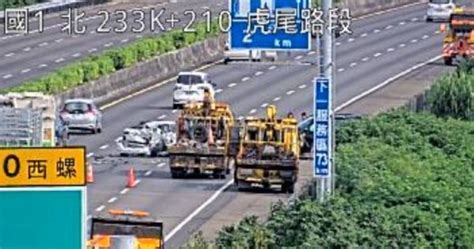 快訊／國1虎尾段追撞事故！轎車車尾被撞爛 1命危4傷送醫搶救中 社會 Ctwant