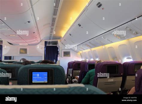 Boeing 777 interior hi-res stock photography and images - Alamy