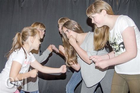 Kinder Spielen Sich Auf Der Bühne Selbst Ostfriesische Nachrichten