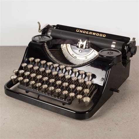 Antique Refurbished Portable Underwood Typewriter C 1935 At 1stdibs Underwood Portable