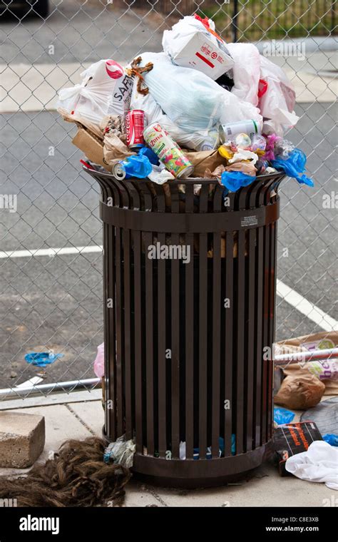 Garbage Can Hi Res Stock Photography And Images Alamy