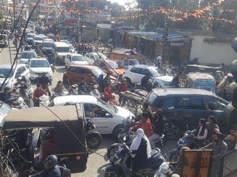 Jam At Narmadapurams Busiest Meenakshi Chowk नर्मदापुरम के सबसे