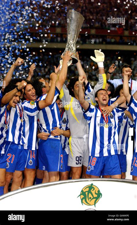 Fc porto players celebrate winning the european cup hi-res stock photography and images - Alamy