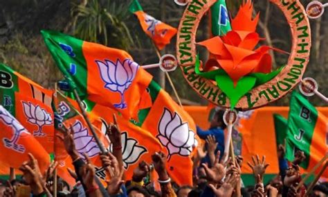 Gujarat Polls Bjp Faces Rebellion As Leaders Threaten To Contest As