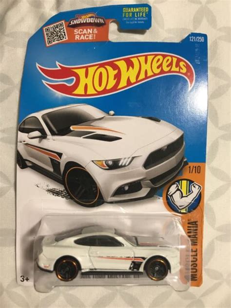 HOT WHEELS MUSCLE MANIA 2015 FORD MUSTANG GT 1 10 OR 121 250 White EBay