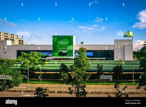 Giant Hypermarket In Tampines Singapore Stock Photo Alamy