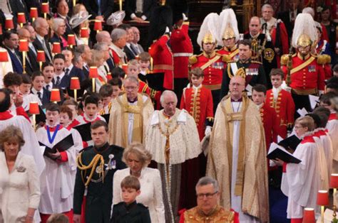 Los Reyes Carlos Iii Y Camilla Coronados En Una Espectacular E