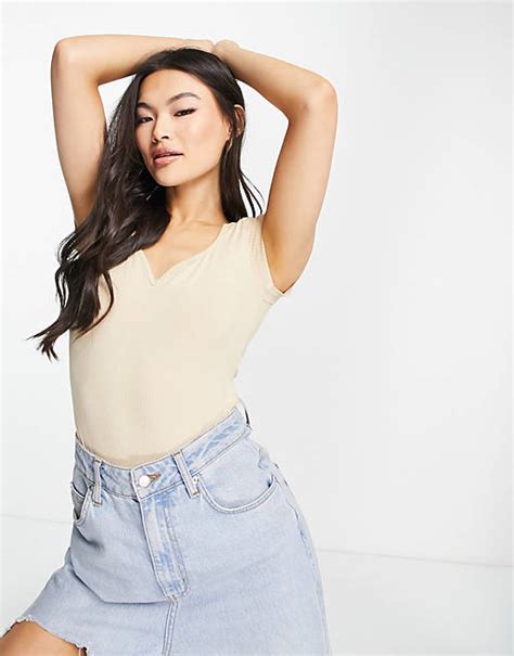 Asos Design Kurzärmliger T Shirt Body In Stein Mit Herzförmigem Ausschnitt Asos