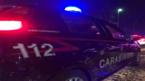 Rapina Con Caduta Beccato Dalla Proprietaria Di Casa Ladro Scappa