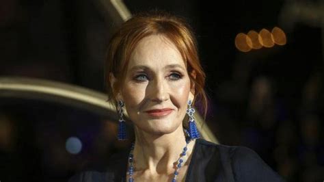 J K Rowling Criticada De Nuevo Por Fundar Un Servicio Para Mujeres