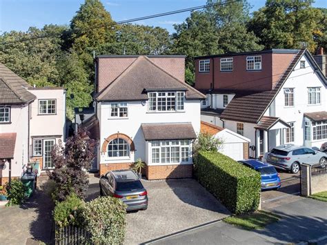 4 Bed Detached House For Sale In Cannon Lane Pinner Ha5 £1 150 000