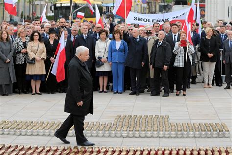 PIS Kłamstwo smoleńskie w nowej oprawie Jarosław Kaczyński wzywa do buntu