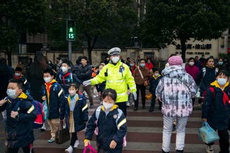 【一线传真】重庆：重庆两江新区警方推出《服务学校十条措施》 深入推进“平安校园”建设腾讯新闻