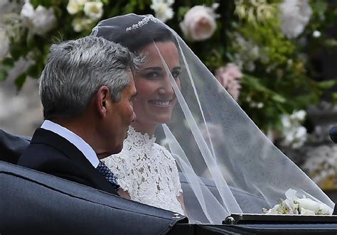 D Couvrez La Robe De Mari E De Pippa Middleton Sign E Giles Deacon Elle